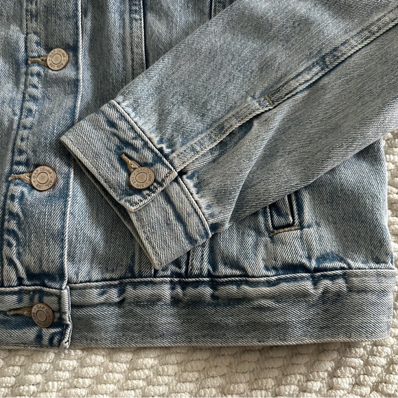 Gap Light Denim Jacket Size medium - Picture 3 of 5